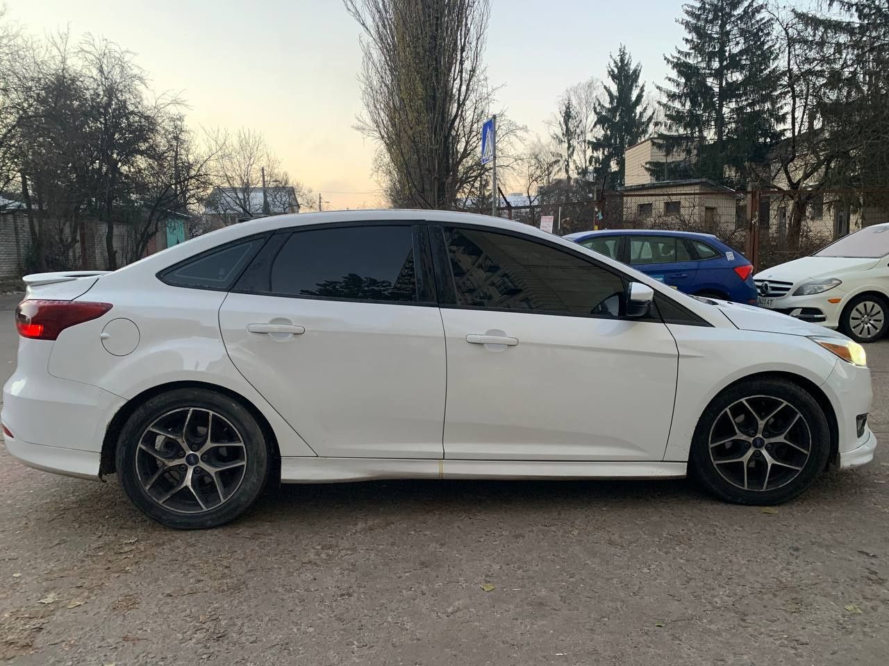Продам машину ford