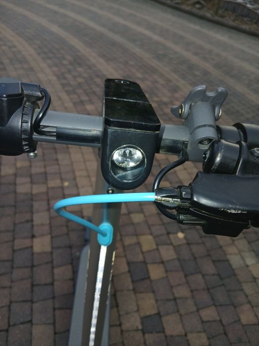 Hulajnoga elektryczna Motus Scooty lite 10 gen 5 oraz ładowarka