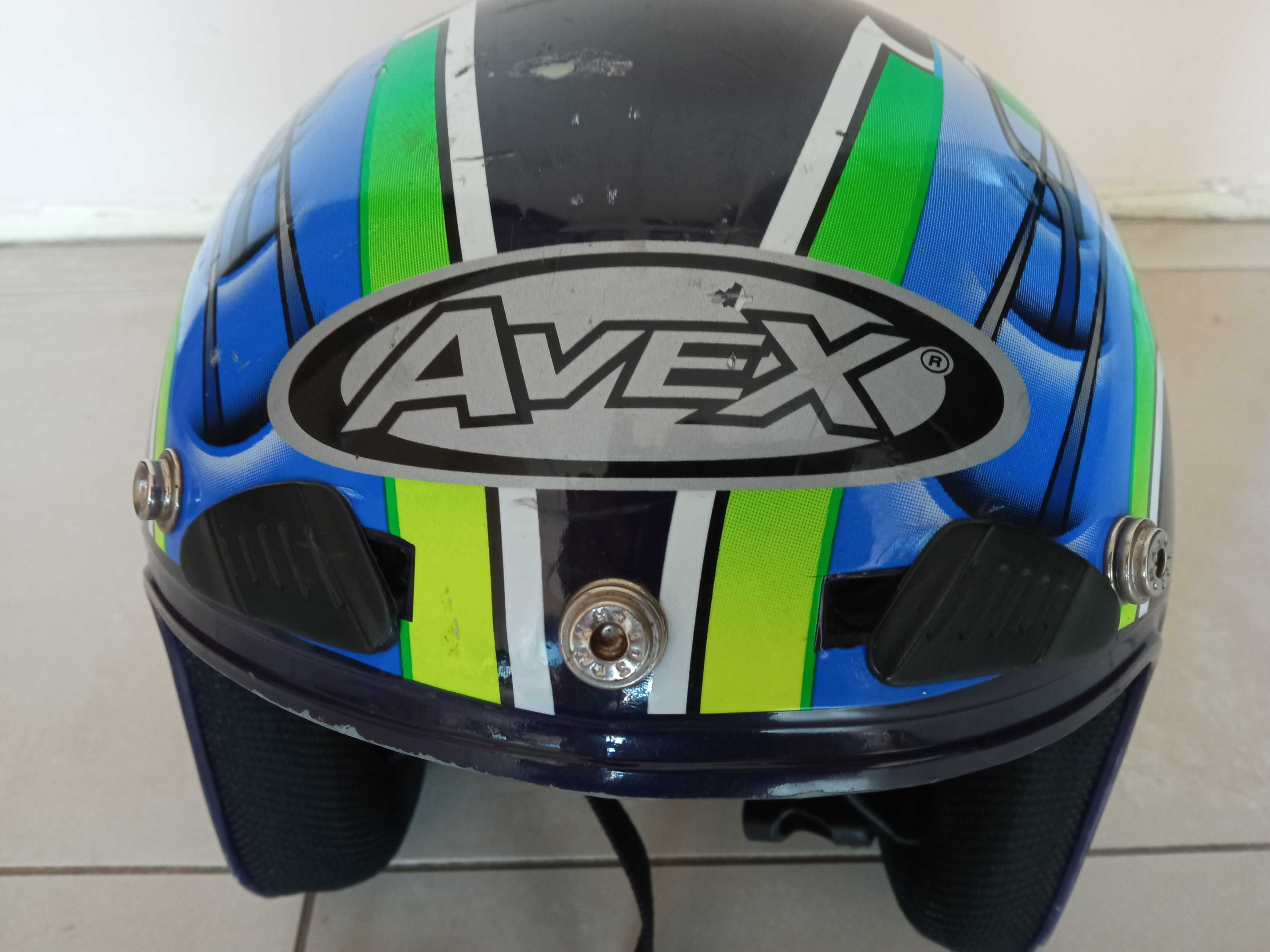 Kask narciarski Avex Sport-107 rozmiar uniwersalny porysowany