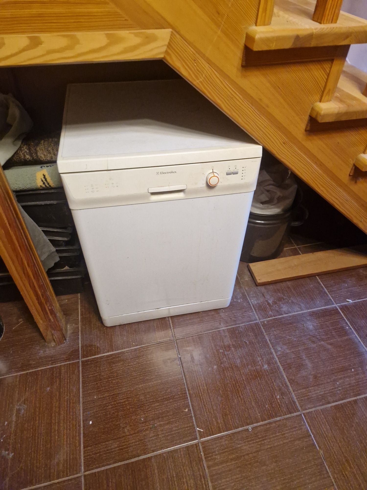Подвійна посудомийка Electrolux старого зразка — 2500 грн

Продається