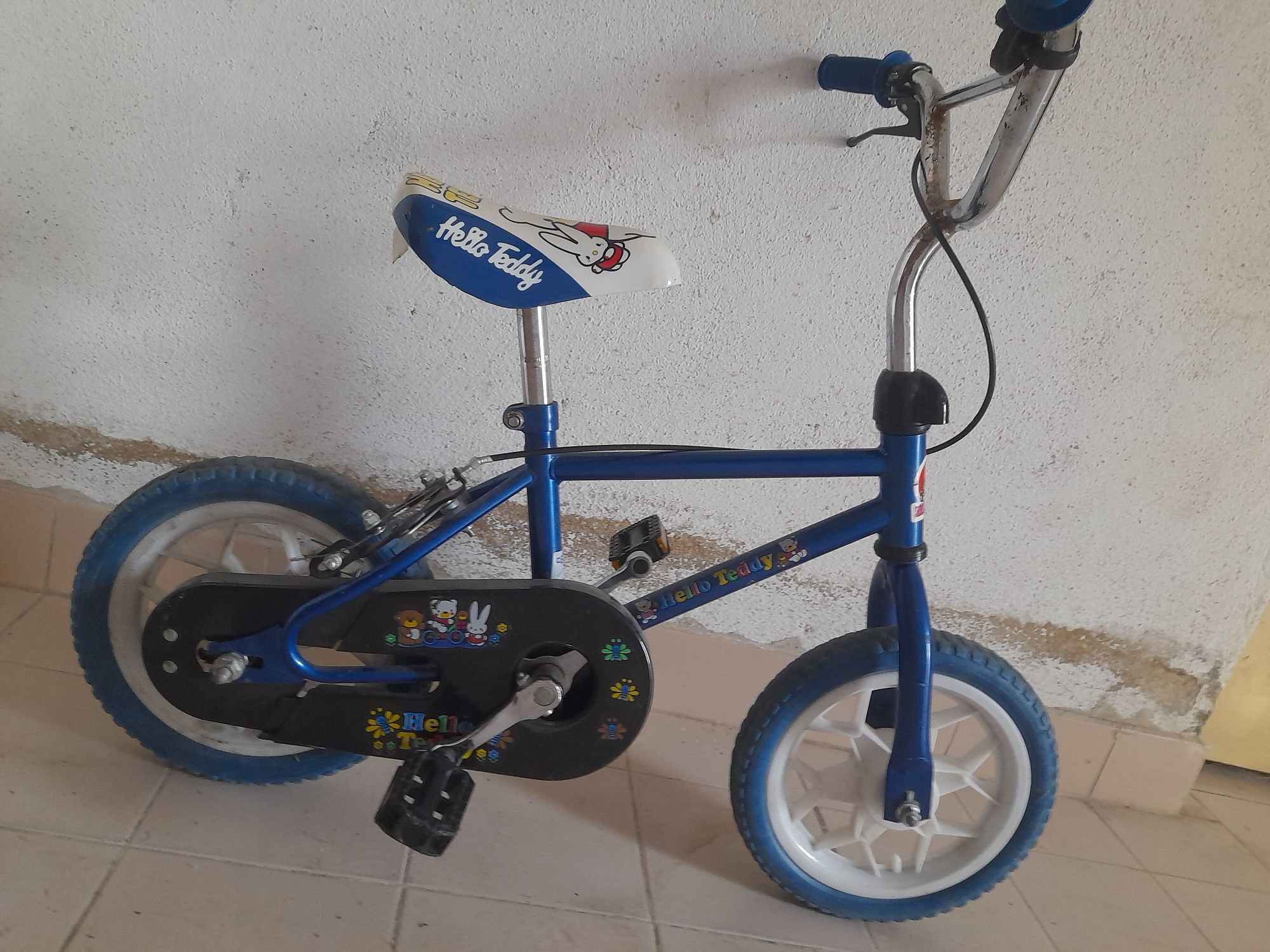 Bicicleta pequena usada,