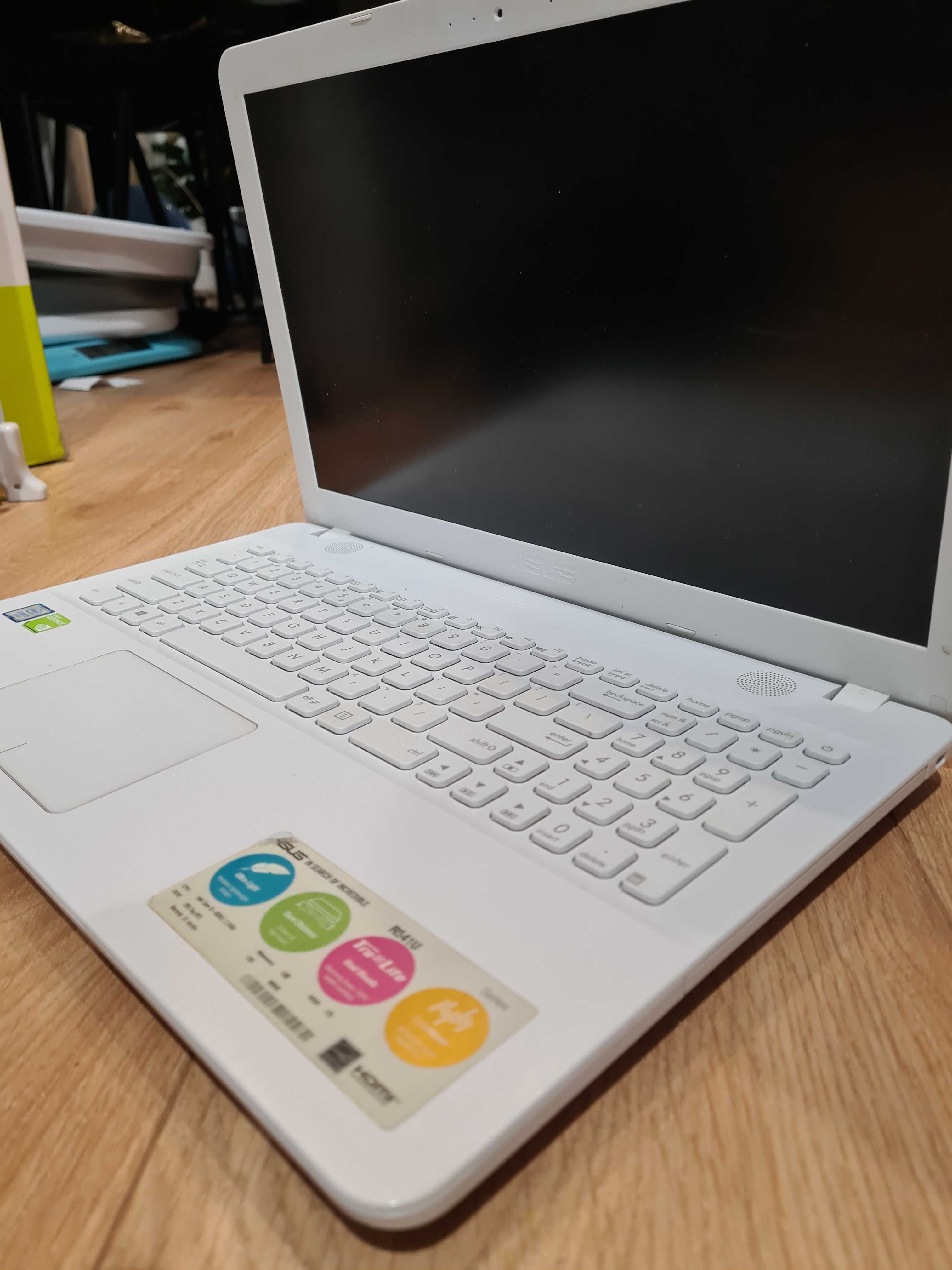 Laptop ASUS R541U/i3/4GB RAM/1TB/WIN 10 biały mało używany