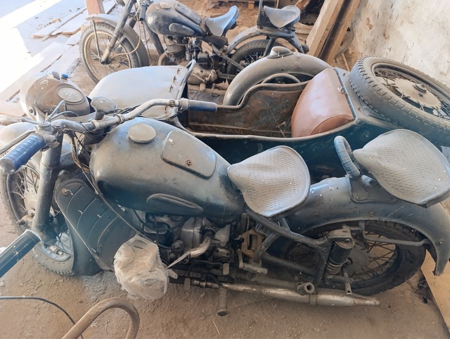 Продаж мотоциклів КМЗ до реставрації