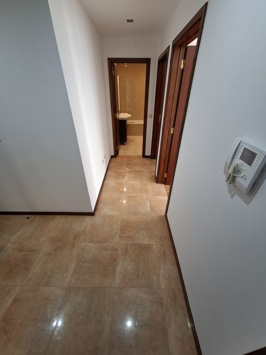 T2 último piso com elevador e lugar de garagem