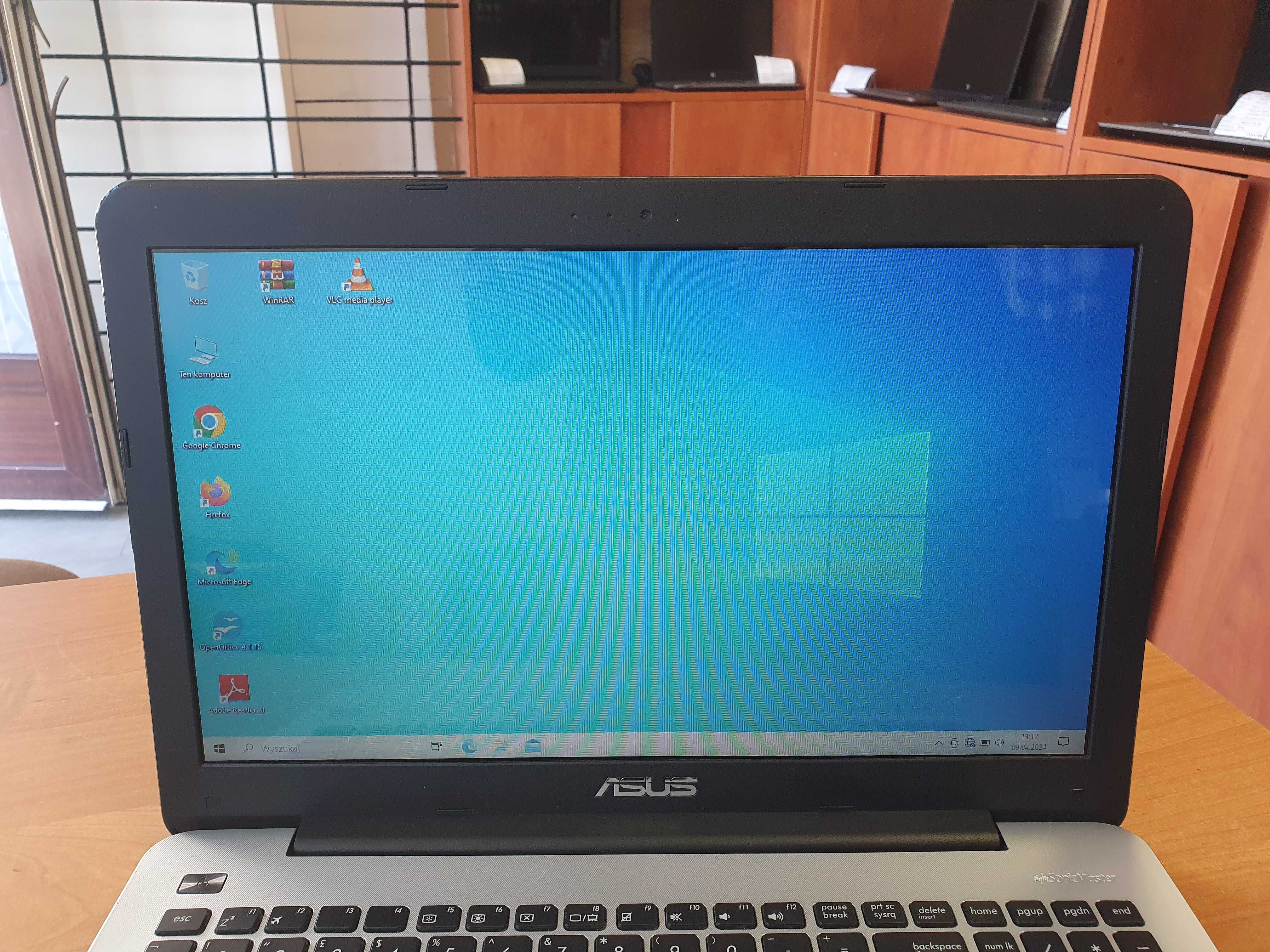 Asus F555 i3 4GB SSD 120GB Intel HD 15,6" Windows 10 GW do internetu