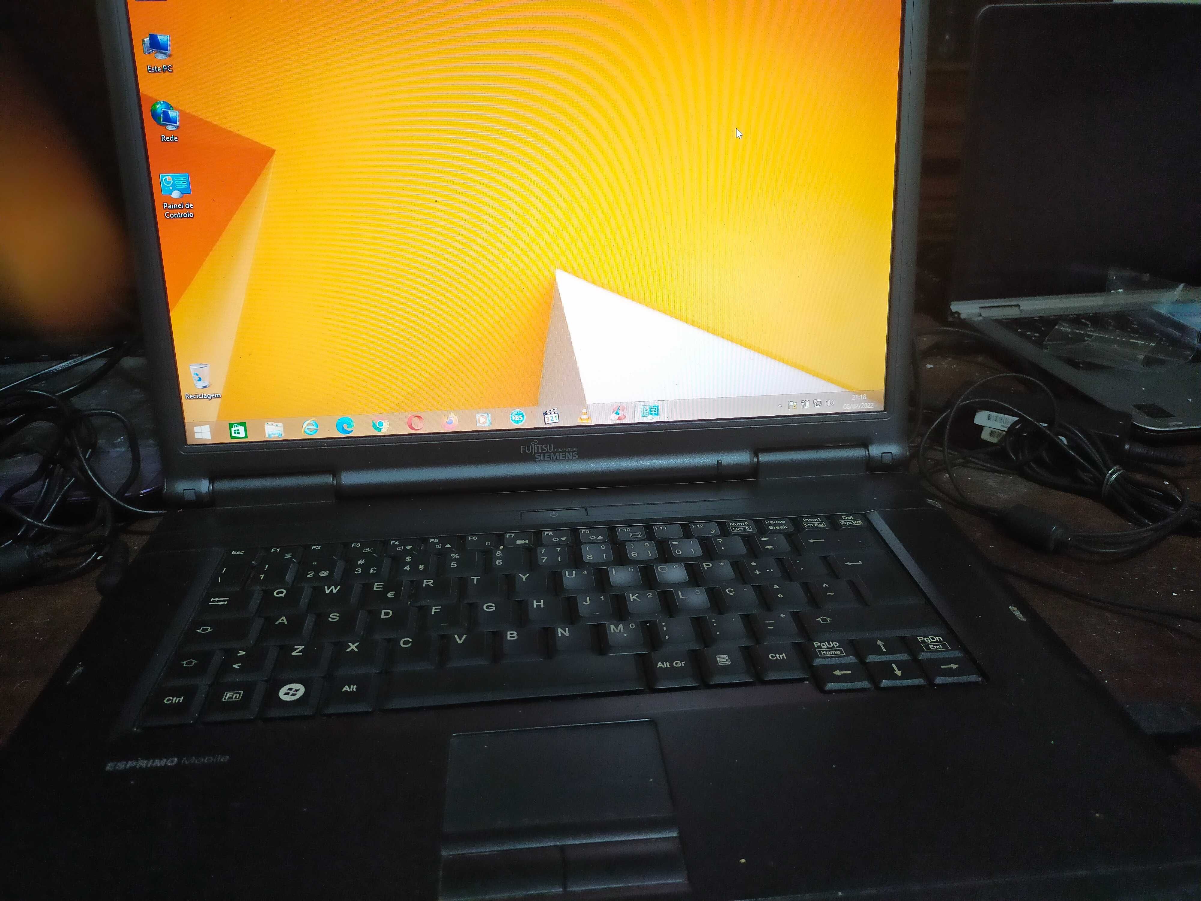 Fujitsu Esprimo Mobile v5535