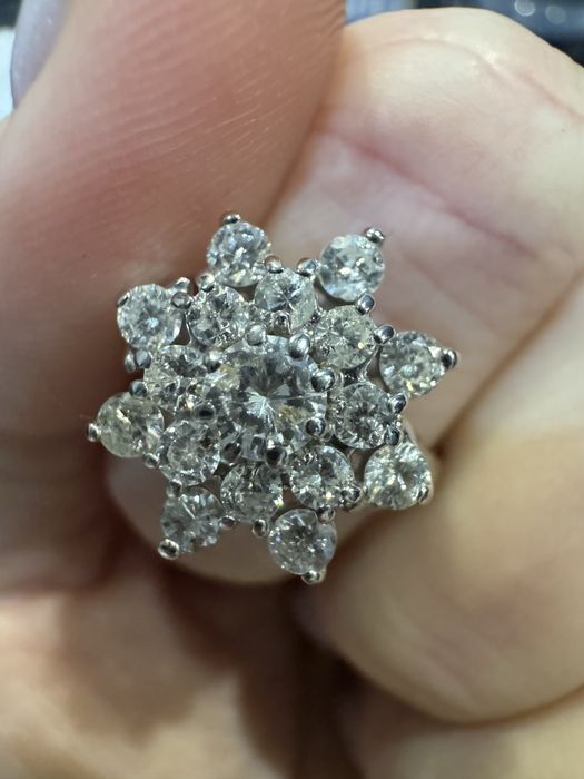 Золотое кольцо с бриллиантами