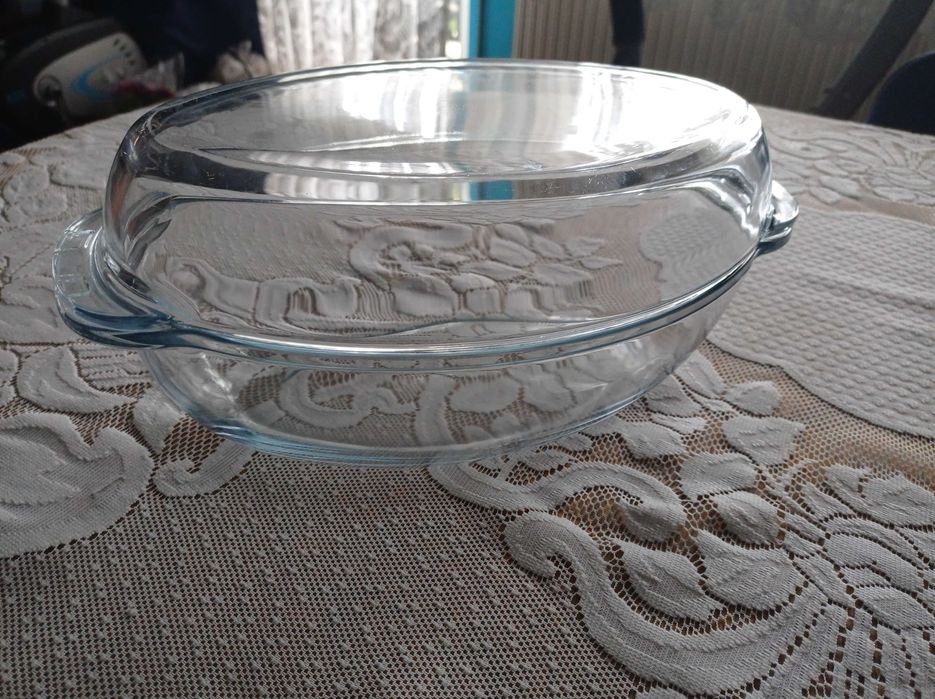 Naczynie żaroodporne z pokrywką