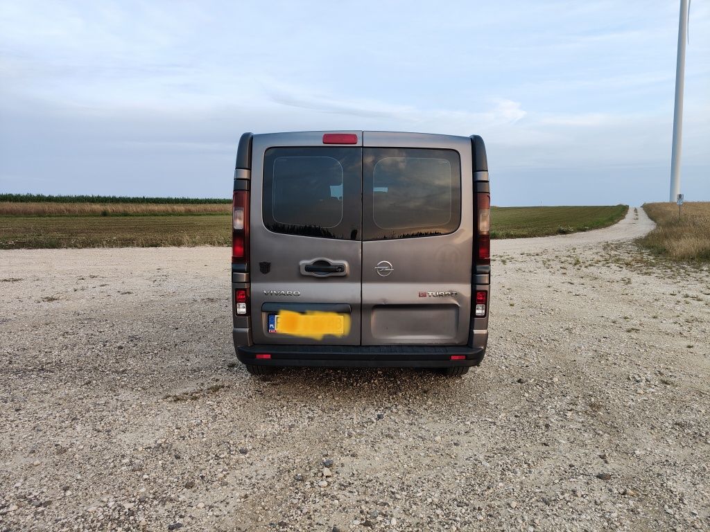 Opel Vivaro B LONG 1.6 BiTurbo 140KM 2015 9 os Klima 3 strefy ZAMIANA