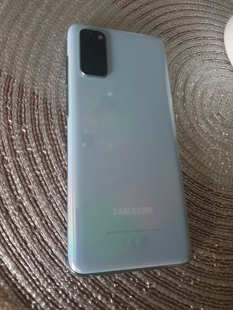 Samsung S20  z uszkodzonym wyświetlaczem
