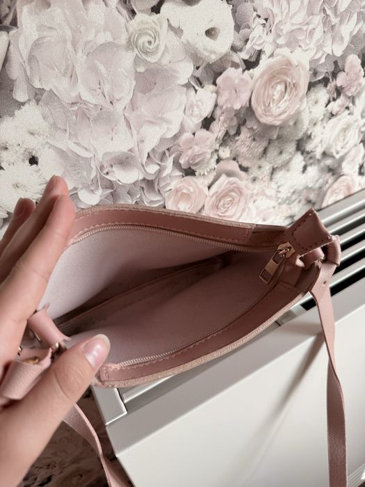 Гарша рожева сумочка через плече