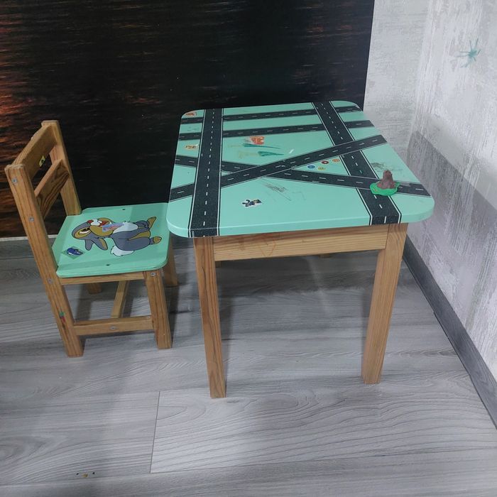 Продам столик- дитячий, дерево!!