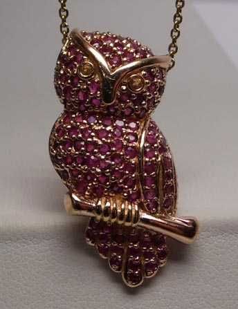 Zawieszka sowa z rubinami srebro złocone.