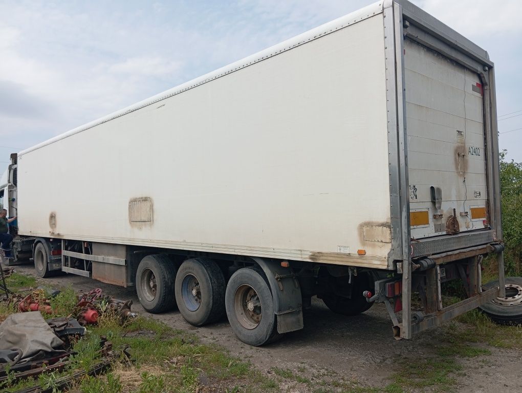 Продам полуприцеп Термо Будку   , возможно продажа по запча