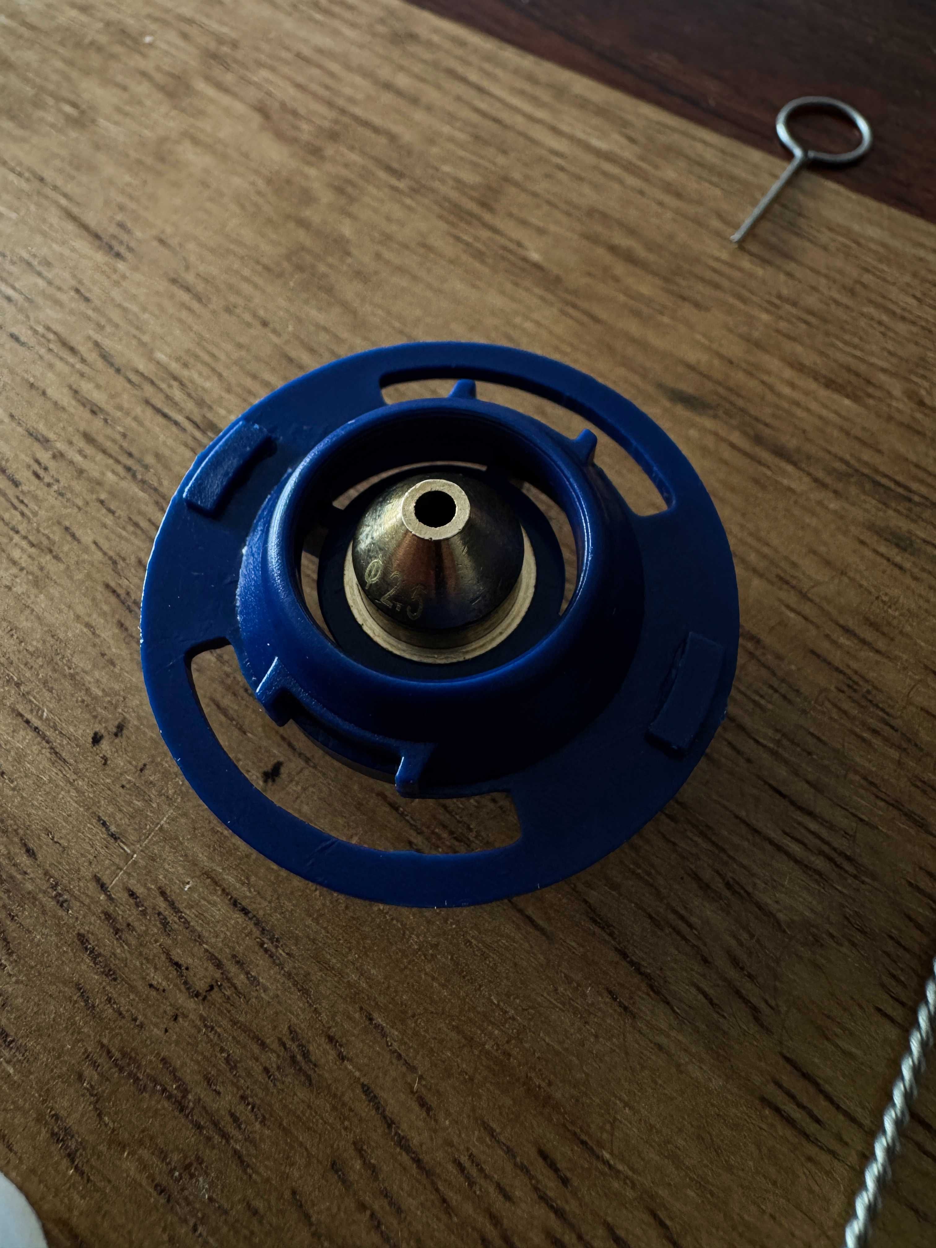 Pistolet na farbe + 2 dysze do mebli ogrodowych pasuje do aku dewalt