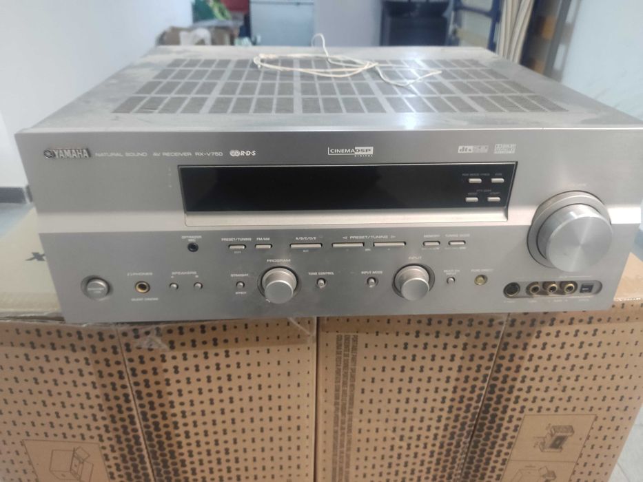 Amplificador Yamaha RX-V 750