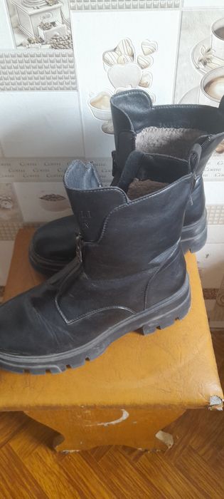 Продам зимние ботинки.