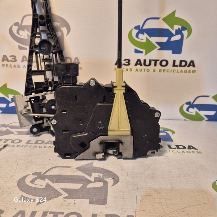 Fecho da porta frente esquerda Opel Corsa E 2014 a 2023