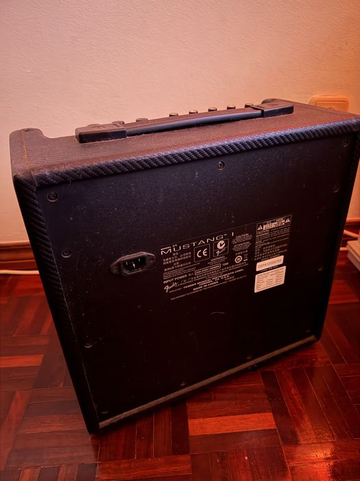 Amplificador Fender Mustang v1