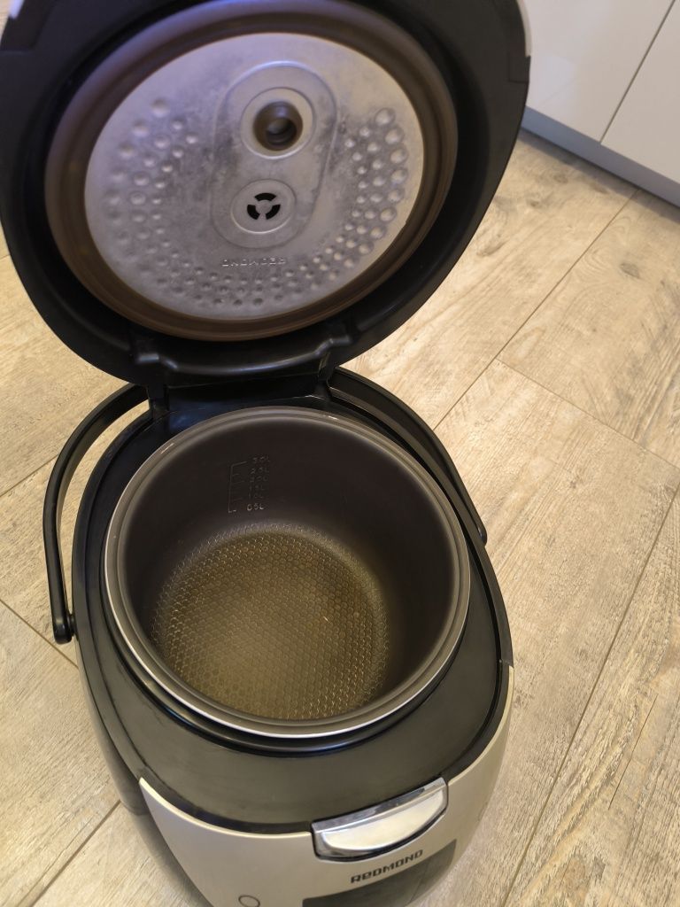 Multicooker Redmond RMC - M150 uszkodzone z dystrybucji ukraińskiej.