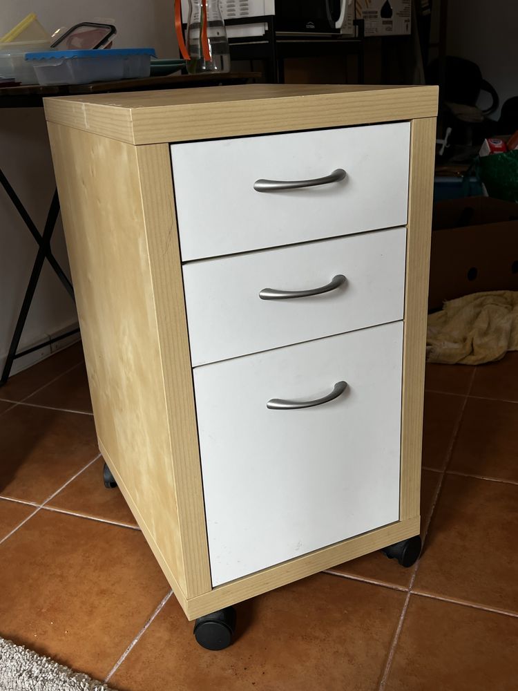 Movel de gavetas com rodas