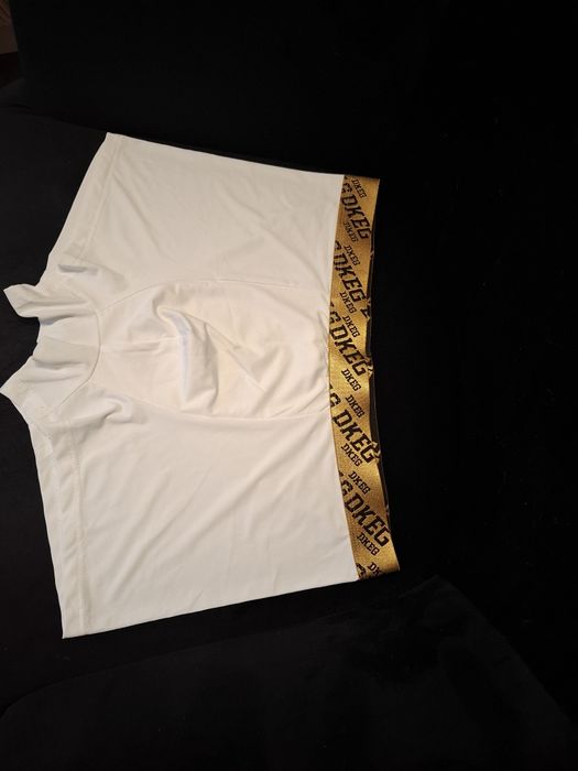 Ekskluzywne bokserki męskie-Biale ze złoto-czarnym pasem