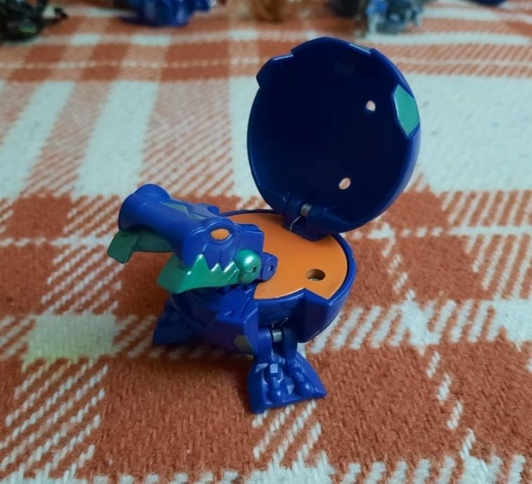 Figurka Bakugan Jumbo Juggernoid Aquos