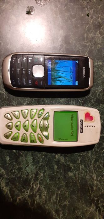 Zestaw telefonów komórkowych