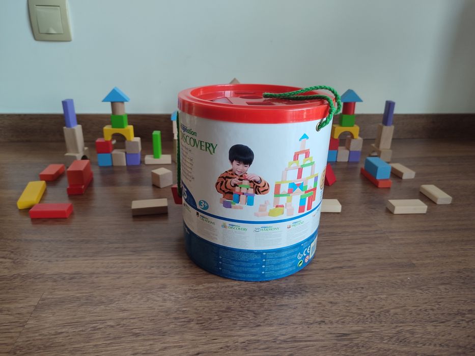 Brinquedos didáticos em madeira