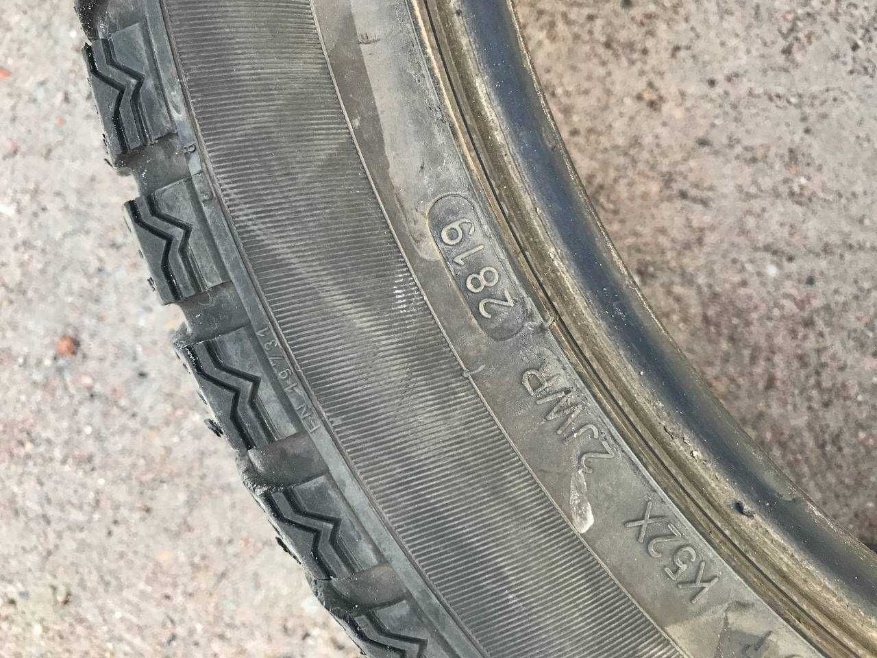 Комплект зимней резины Dunlop 245/45/R18  + запасной скат
