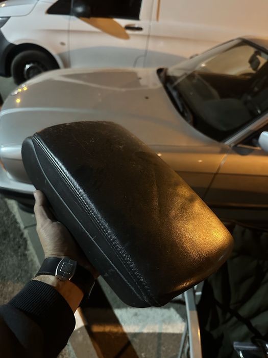 Продам подлокотник от audi a6c6