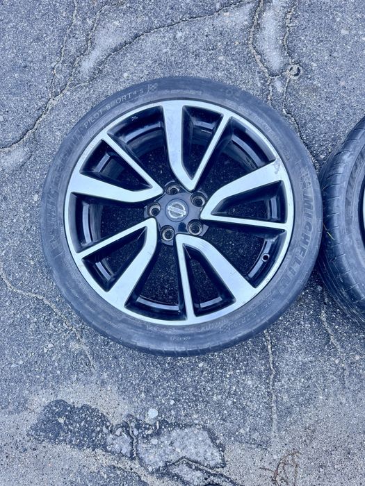 Продаю комплект оригінальних легкосплавних дисків R19 від Nissan
