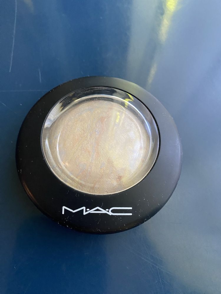 Mac lightscapade mineralize skinfinish