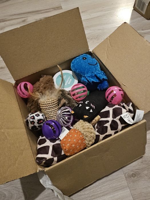 Zabawki dla kotów, waciki higieniczne, piłeczka na smaczki