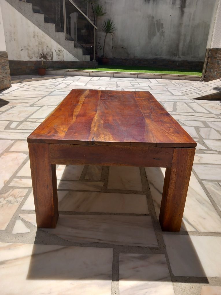 Mesa de centro em madeira