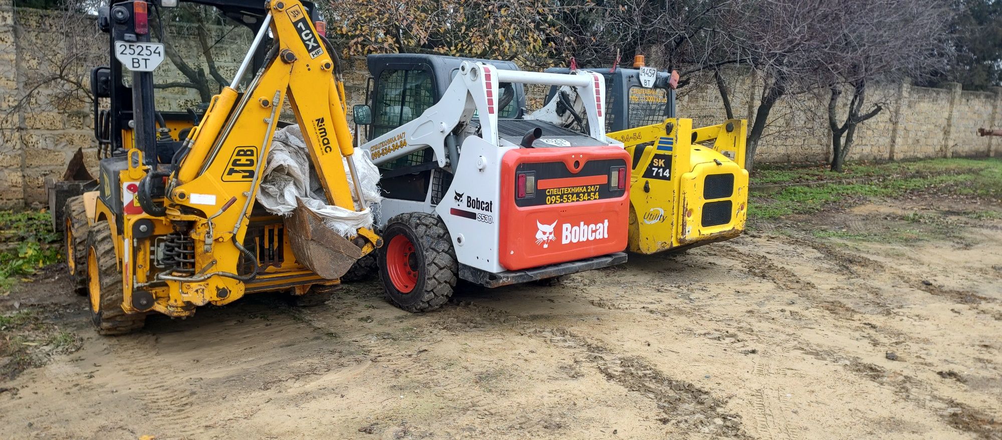 Гідромолот, ямобур, на міні навантажувачі Bobcat.