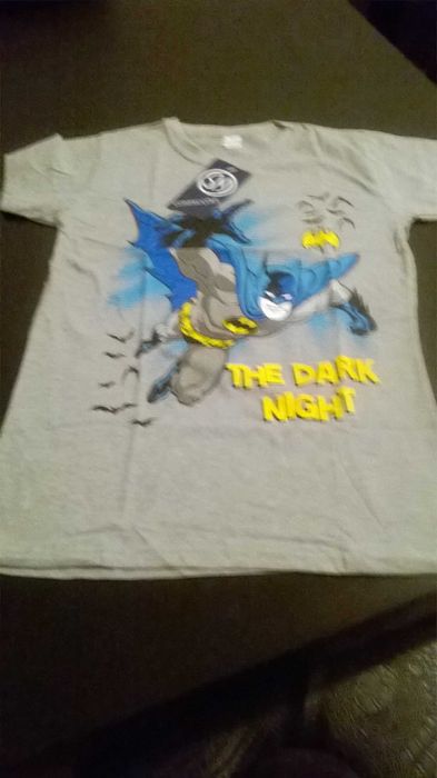 Camisolas T-shirts Swets do Batman novas . Tamanho dos 2 aos 14 anos