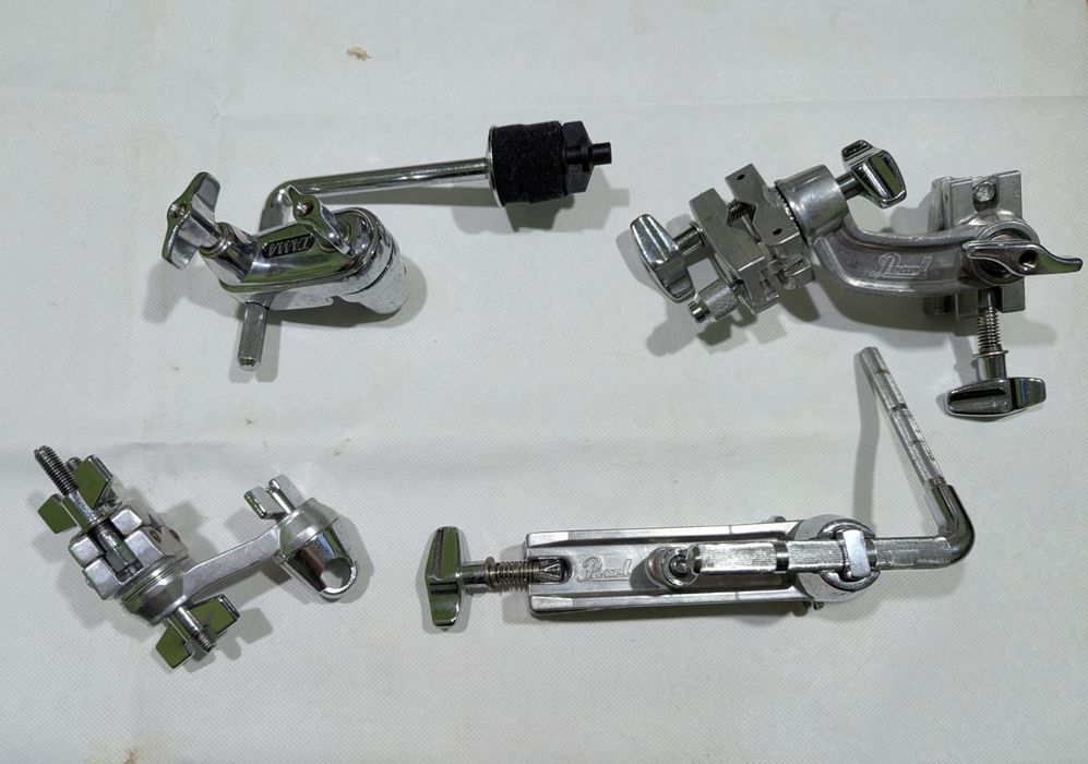 Продам клемпи-тримачі на стійки.