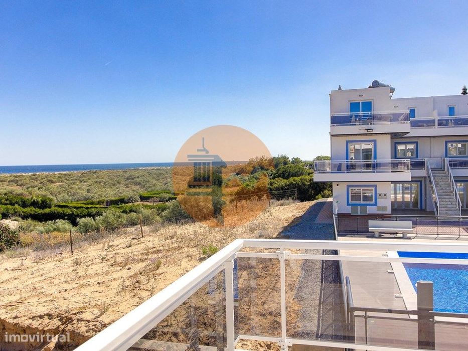 T0+1 com Garagem e Acesso Direto à Praia - Manta Rota
