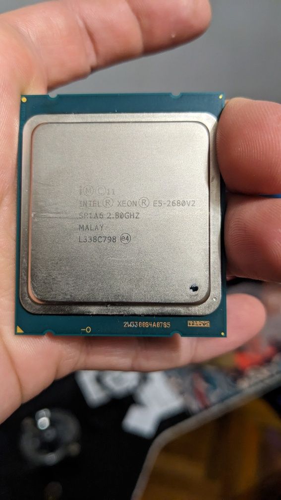 Процесор серверний E5-2680v2 і куллер 3pin з кільцем