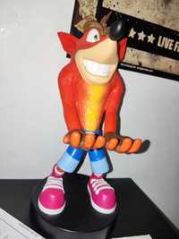 Figura Crash Bandicoot - Suporte de Comandos/Telemóvel + Cabos USB