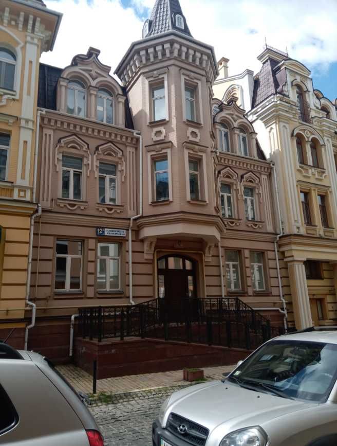 Продається окремий будинок на Воздвиженській-Поділ