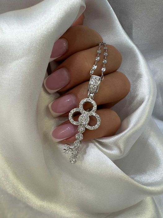 Wisiorek kluczyk z diamentami naturalnymi 0.90 CT