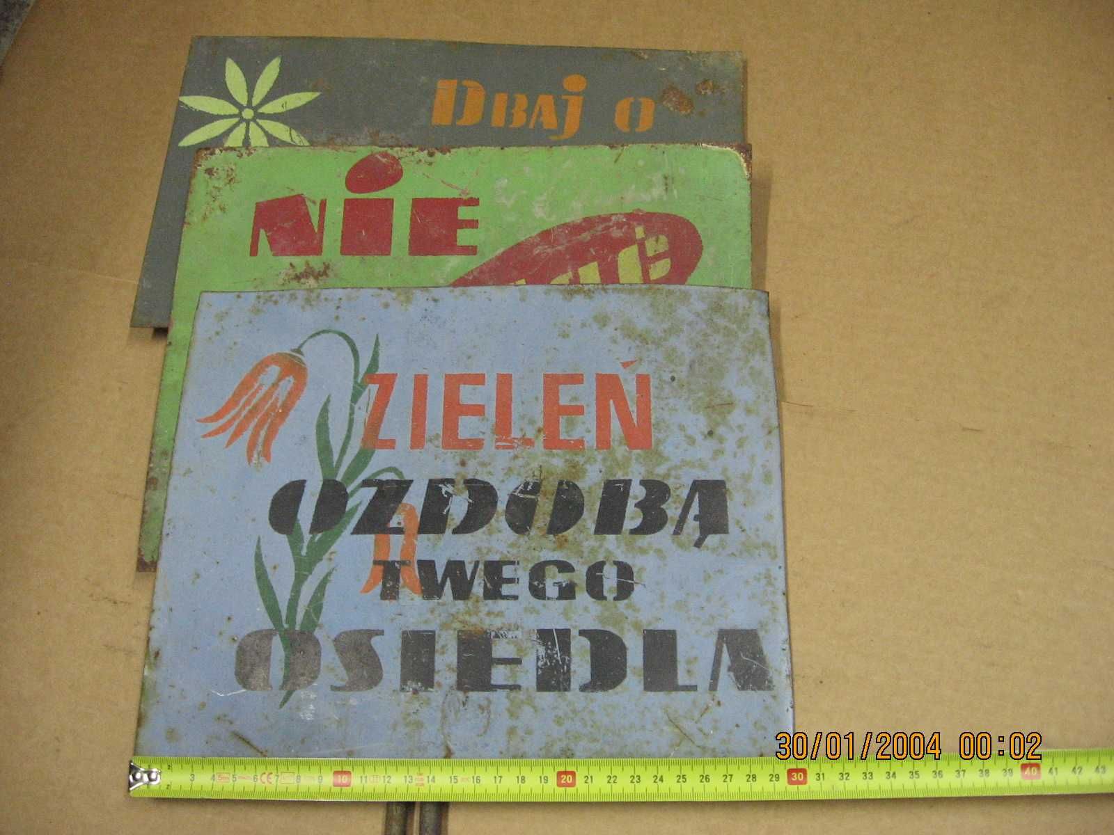 Stare tablica informacyjne PRL