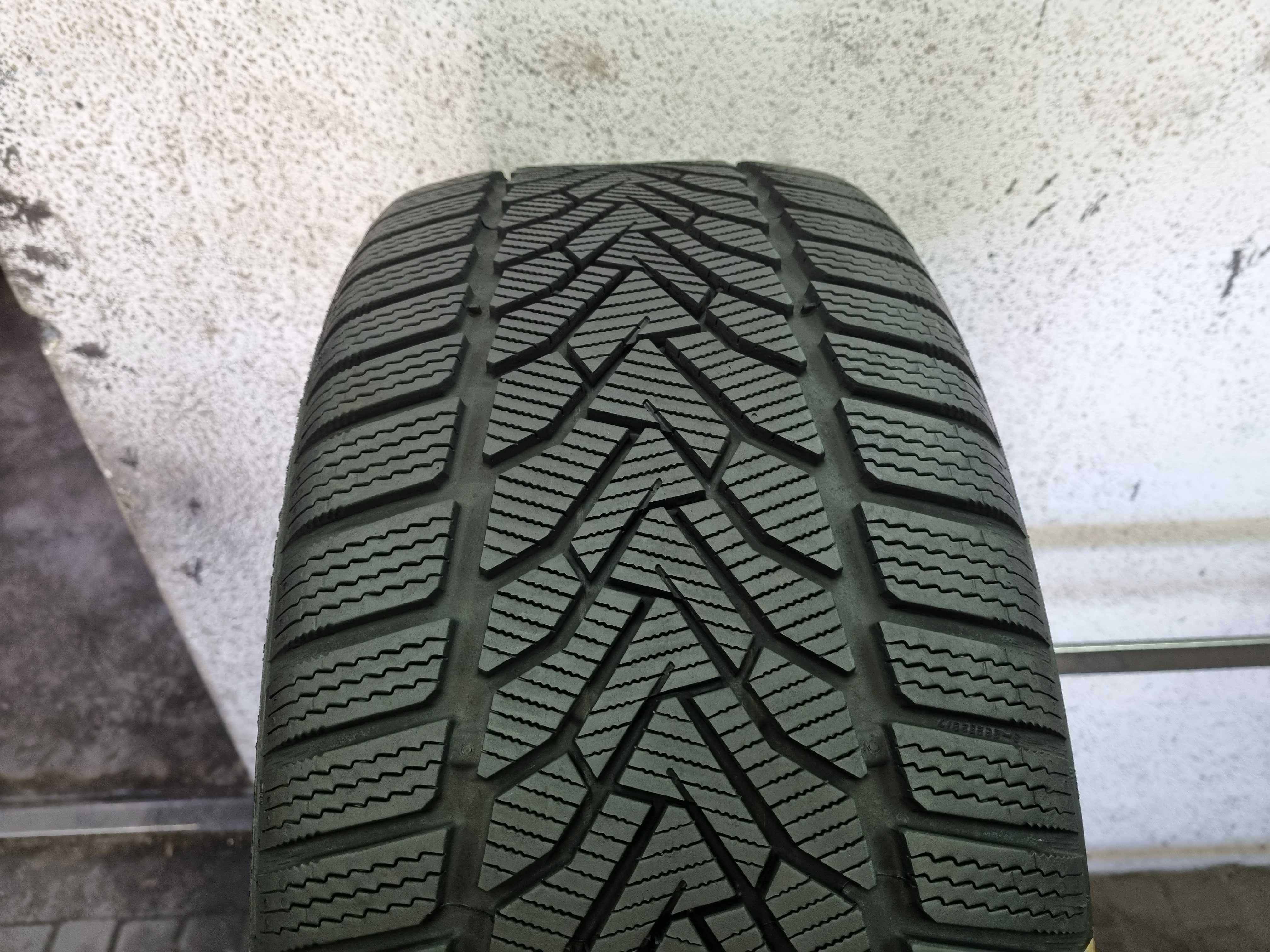 245/40/18 97V XL Uniroyal WinterExpert D.2622