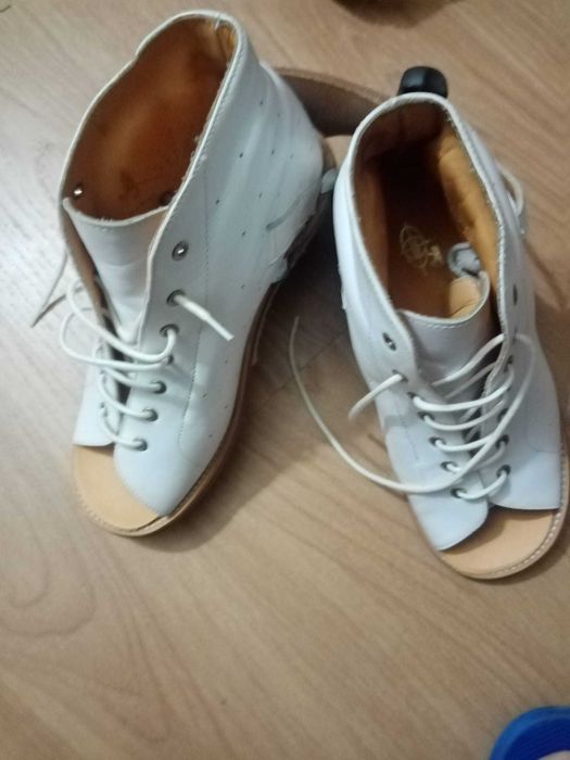 Sapatos ortopédicos para correção de pés e pernas