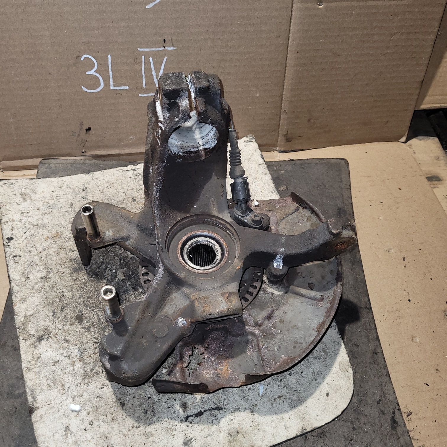 Zwrotnica piasta przód prawa vw golf IV Audi seat skoda 1.4 1.6 1.9SDI
