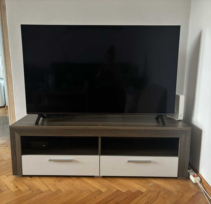 Zestaw 3 mebli do salonu: szafa witryna, szafka RTV i półka na panelu