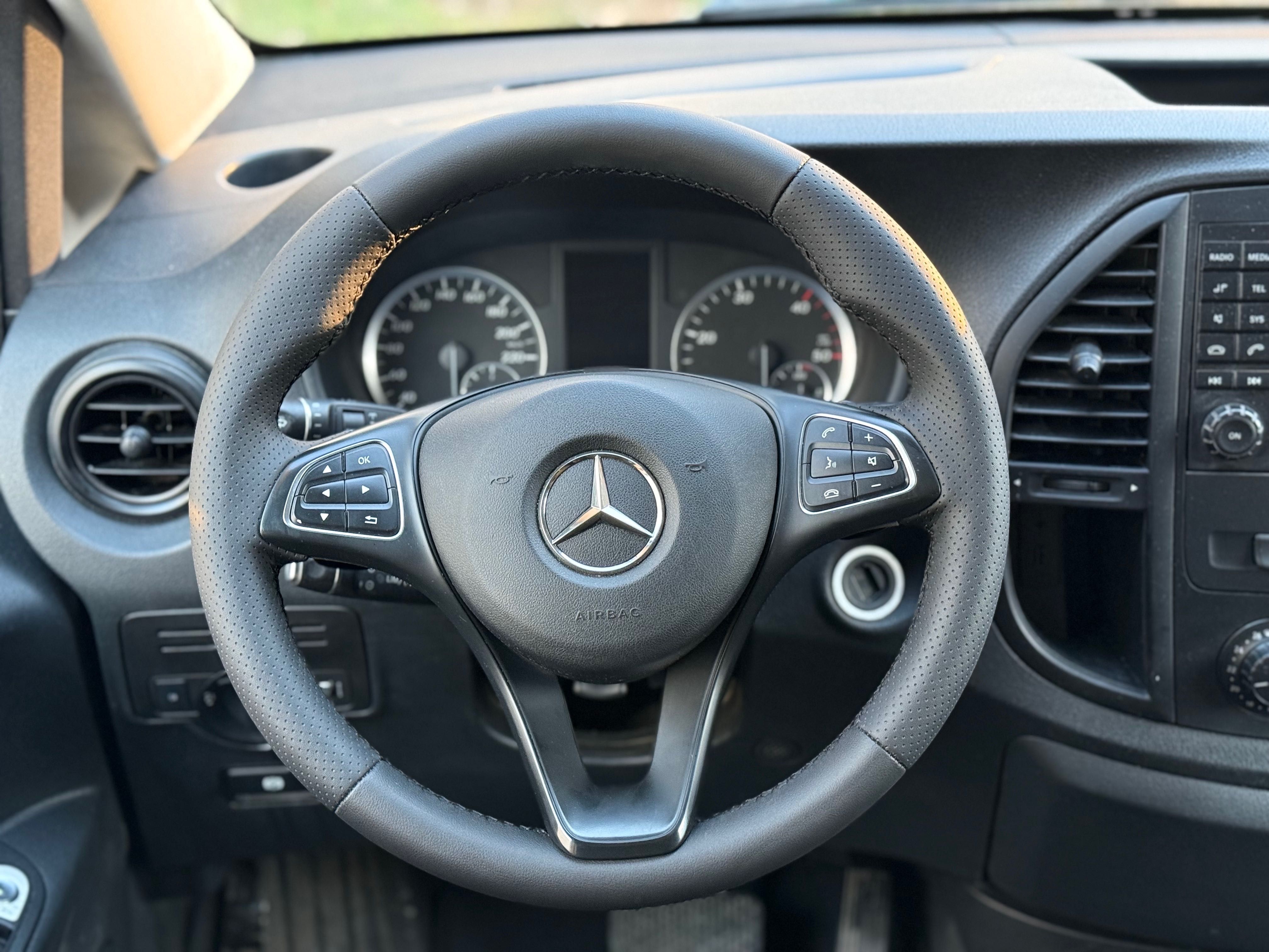 WYNAJEM Busa mini busa Mercedes Vito Tourer 9 osób Long 2.2 BiTurbo 7G