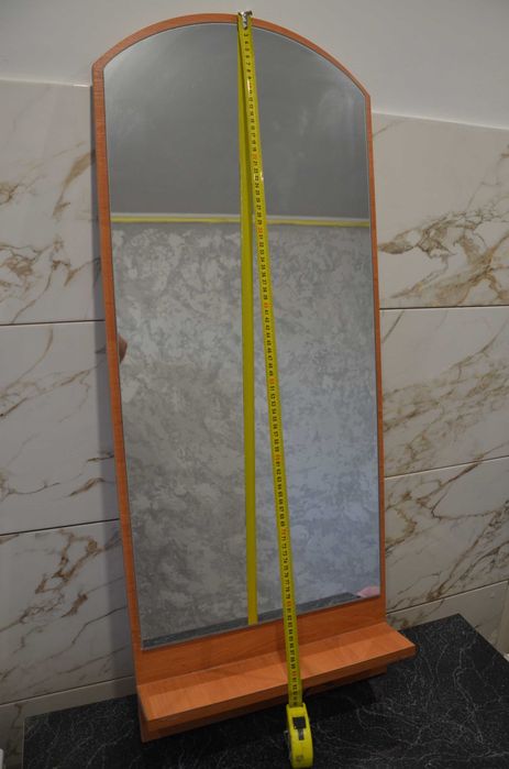 Большое зеркало с основой и полочкой